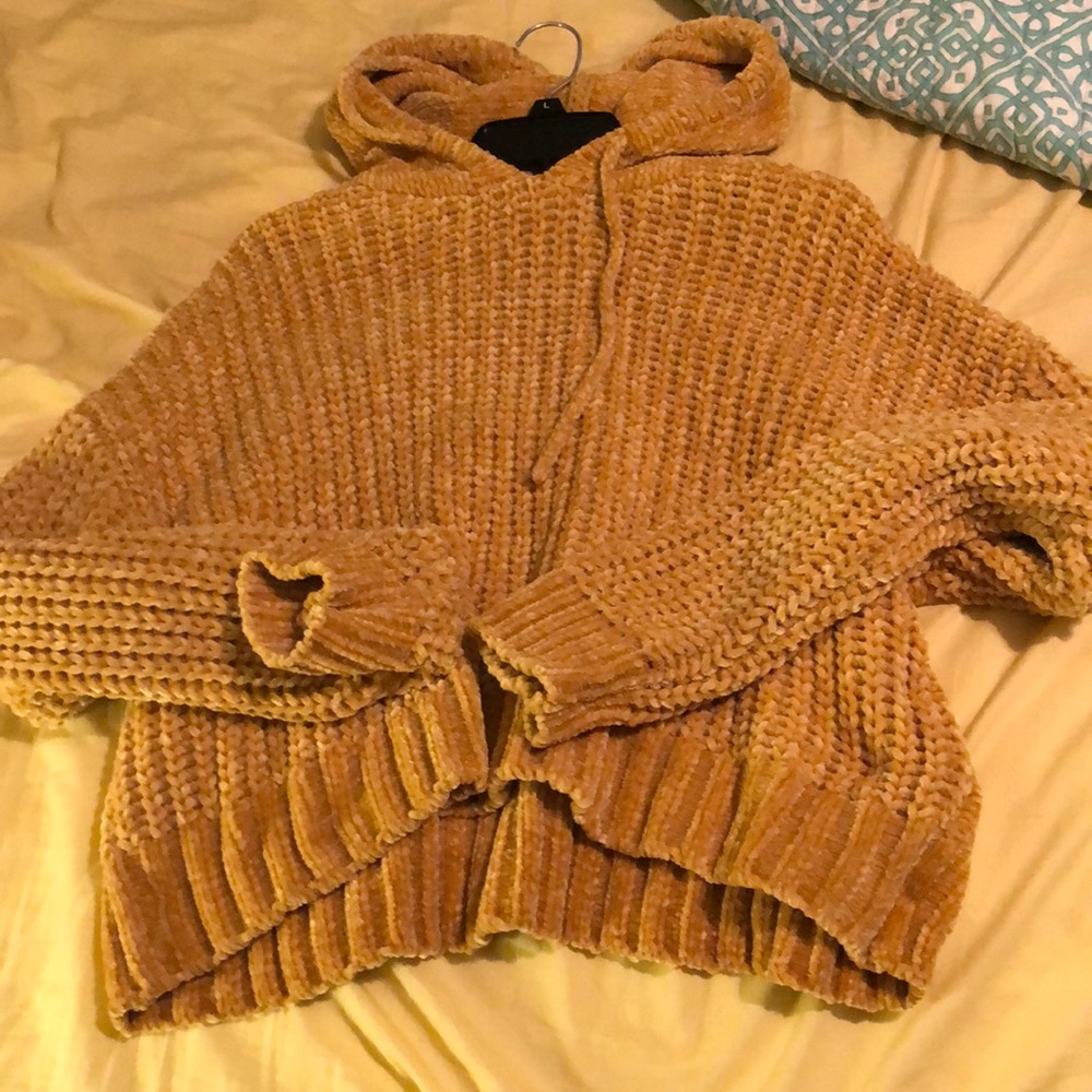 Gold/yellow sweater